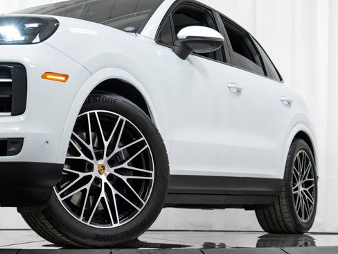 Certified 2024 Porsche Cayenne image 33
