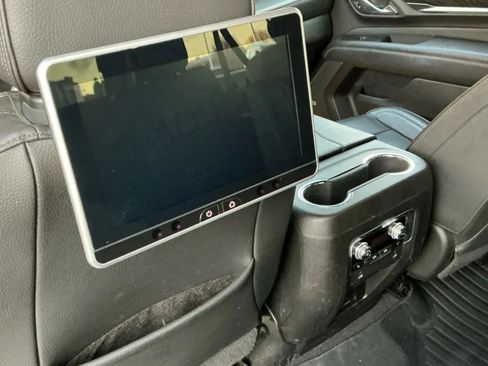 Used 2022 GMC Yukon XL Denali image 39