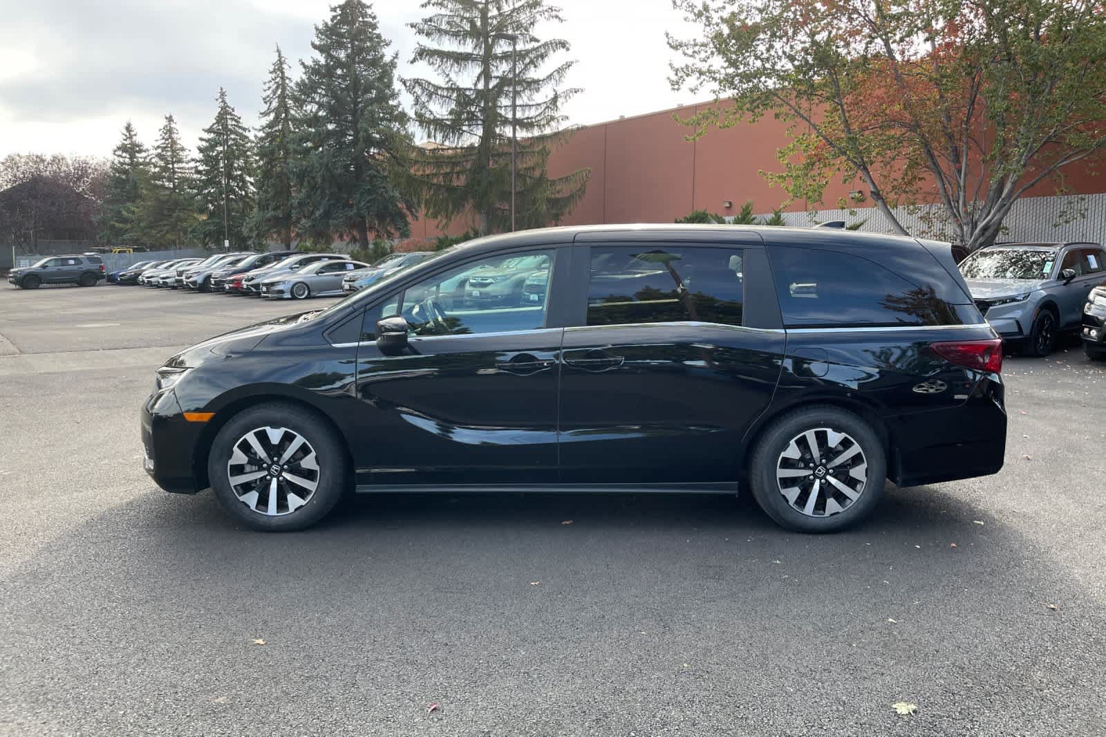 Used 2025 Honda Odyssey EX-L image 2