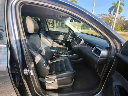 Used 2019 Kia Sorento EX FWD image 36
