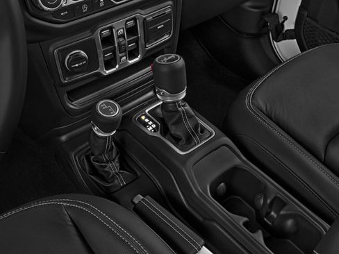 Used 2023 Jeep Wrangler Unlimited Sahara AWD/4WD image 7