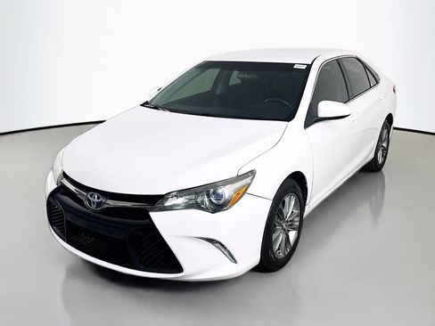 Used 2017 Toyota Camry SE image 4