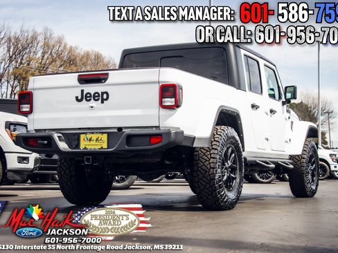 Used 2022 Jeep Gladiator Sport image 6