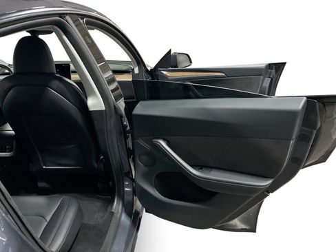 Certified 2023 Tesla Model Y Long Range AWD/4WD image 12