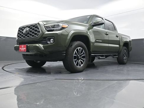 Used 2022 Toyota Tacoma TRD Sport w/ Technology Package AWD/4WD image 33