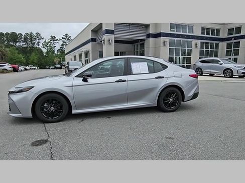 Used 2025 Toyota Camry LE FWD image 18