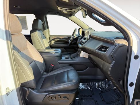 Used 2023 Chevrolet Suburban LT image 19