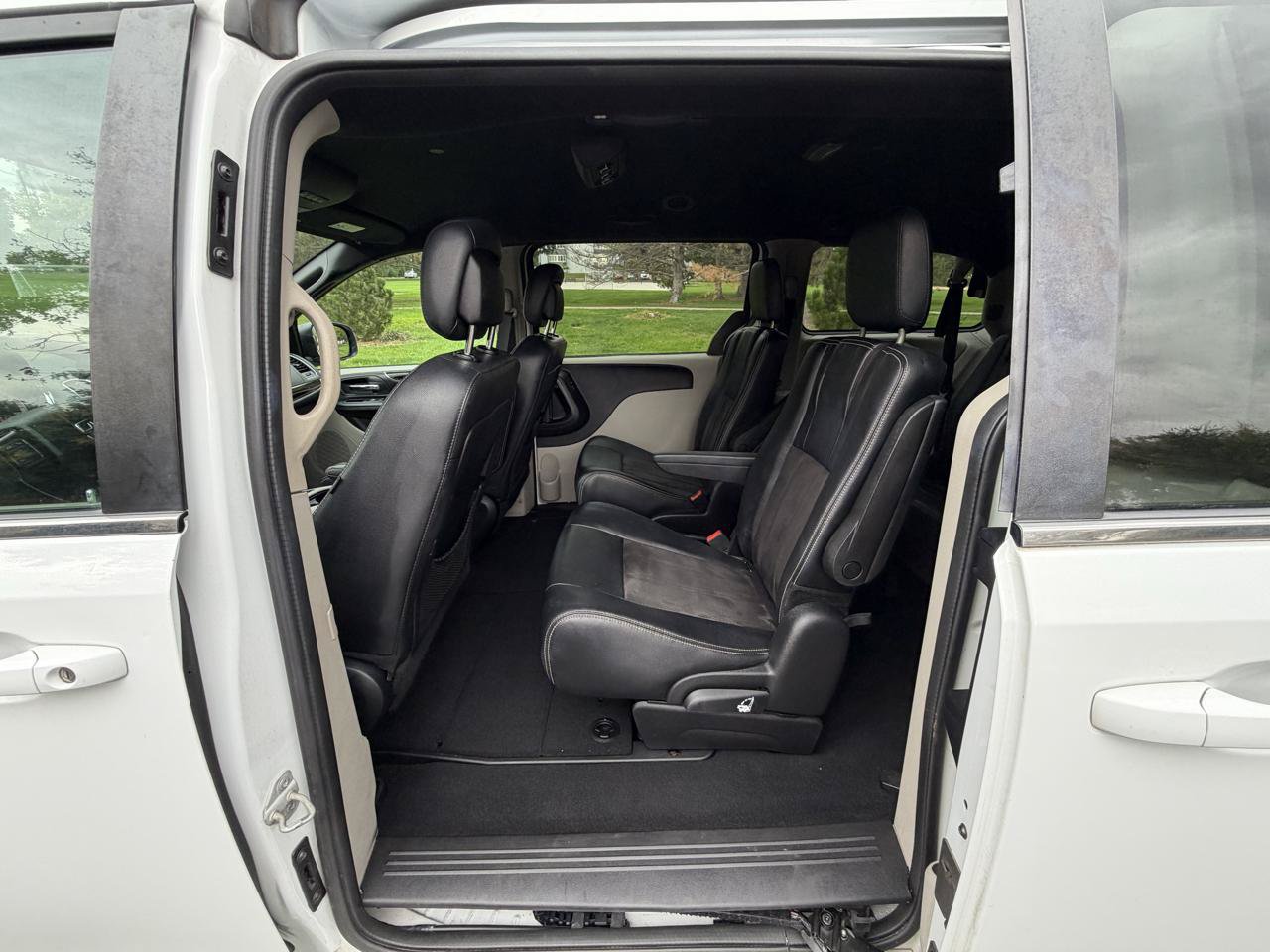 Used 2019 Dodge Grand Caravan SXT FWD image 13