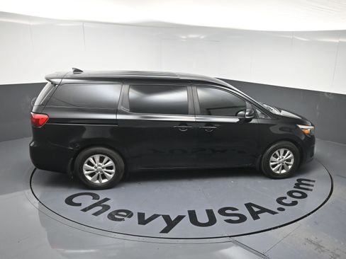 Used 2015 Kia Sedona L image 32