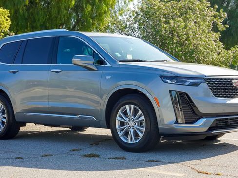 Certified 2025 Cadillac XT6 Luxury FWD image 6