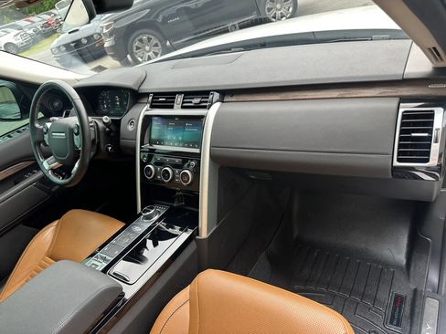 Used 2020 Land Rover Discovery HSE AWD/4WD image 19