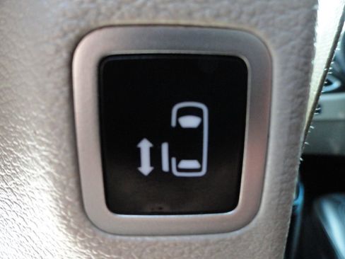 Used 2021 Chrysler Pacifica Touring-L image 30