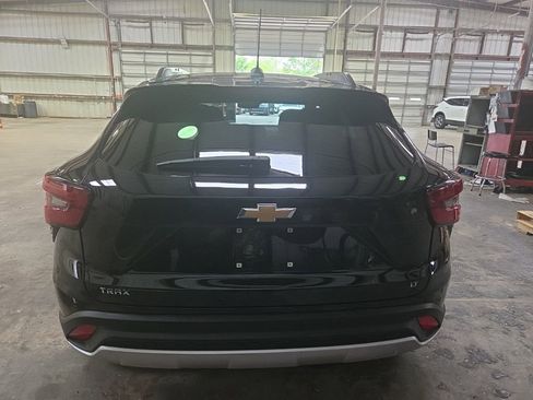 Used 2025 Chevrolet Trax LT w/ LT Convenience Package image 9