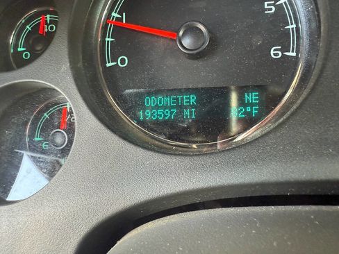 Used 2011 Chevrolet Avalanche LT w/ Luxury Package image 13