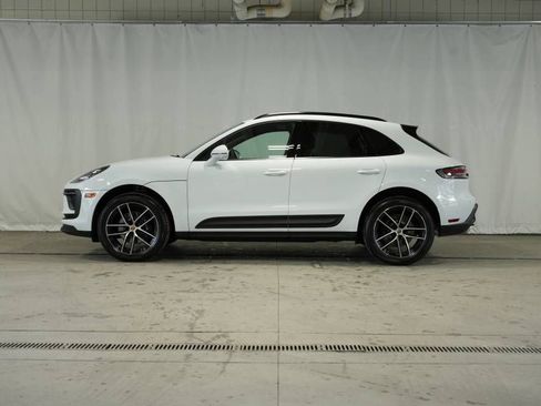 Certified 2025 Porsche Macan AWD/4WD image 2