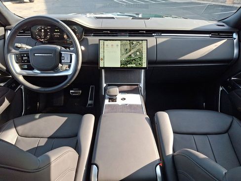 Used 2024 Land Rover Range Rover SE image 10