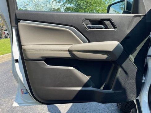 Used 2025 Chevrolet Colorado ZR2 w/ Technology Package image 18