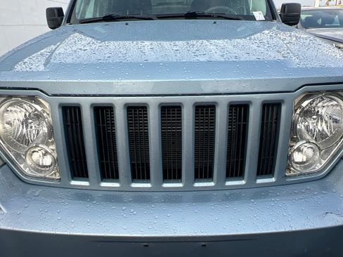 Used 2012 Jeep Liberty Sport image 9