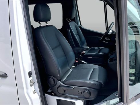 Certified 2025 Mercedes-Benz Sprinter 2500 image 9