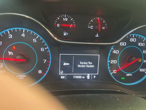 Used 2017 Chevrolet Cruze LT FWD image 3