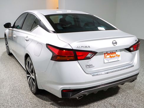 Used 2022 Nissan Altima 2.5 SR FWD image 9