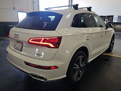 Used 2020 Audi Q5 e Premium w/ Convenience Package AWD/4WD image 4