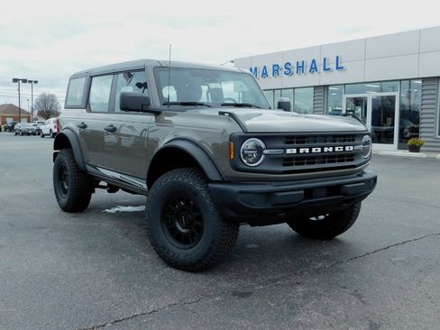 New 2025 Ford Bronco 4-Door image 2