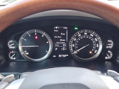 Used 2021 Lexus LX 570 4WD w/ Luxury Package image 9