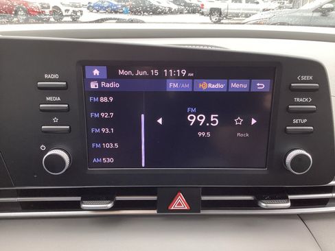 Used 2024 Hyundai Elantra SE FWD image 19