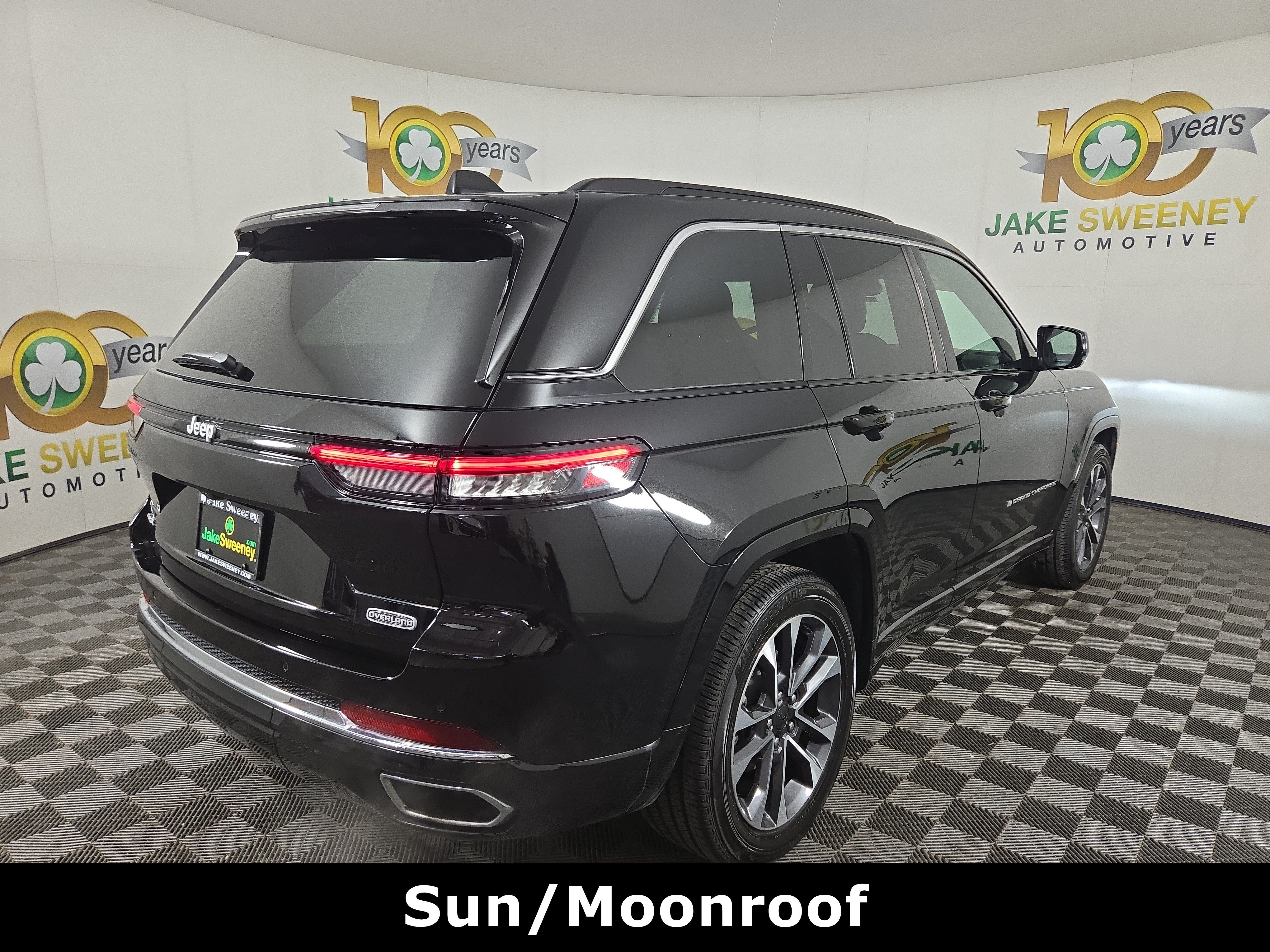 Certified 2025 Jeep Grand Cherokee Overland AWD/4WD image 10