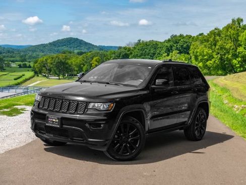 Used 2020 Jeep Grand Cherokee Altitude AWD/4WD image 2