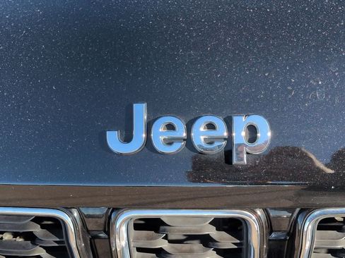 Used 2022 Jeep Grand Cherokee Limited image 11