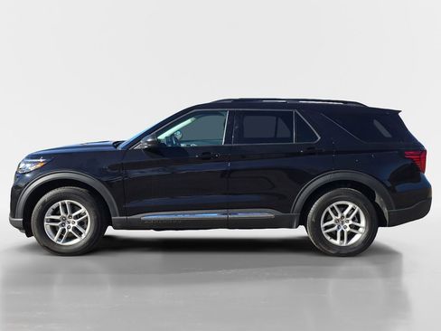 Used 2025 Ford Explorer Active image 2