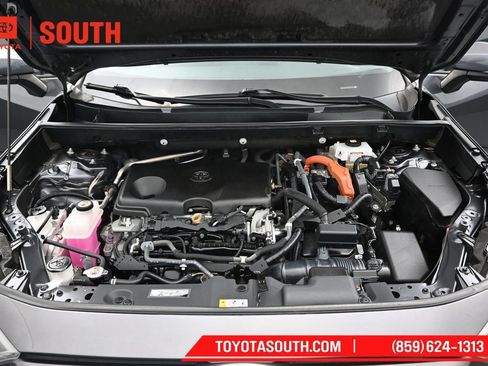 Used 2021 Toyota RAV4 LE AWD/4WD image 32