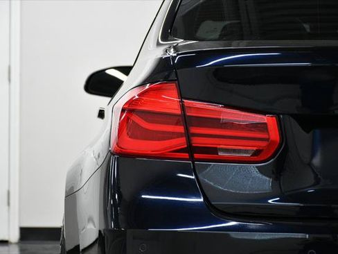 Used 2018 BMW M3 RWD image 15