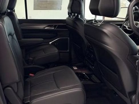 New 2026 Jeep Grand Wagoneer L 4WD w/ Premium Group I image 29