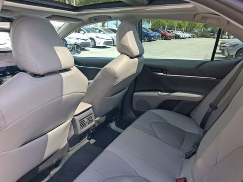 Used 2022 Toyota Camry XLE image 5