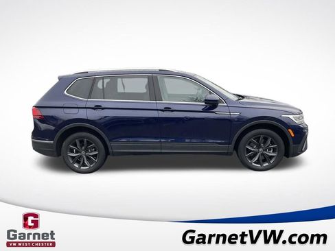 Used 2023 Volkswagen Tiguan SE w/ Panoramic Sunroof Package image 7