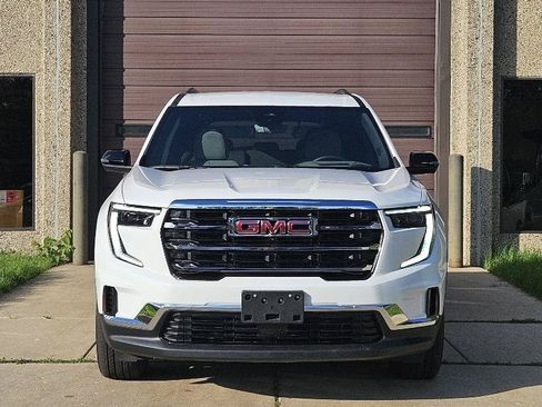 Used 2026 GMC Acadia Elevation FWD image 2