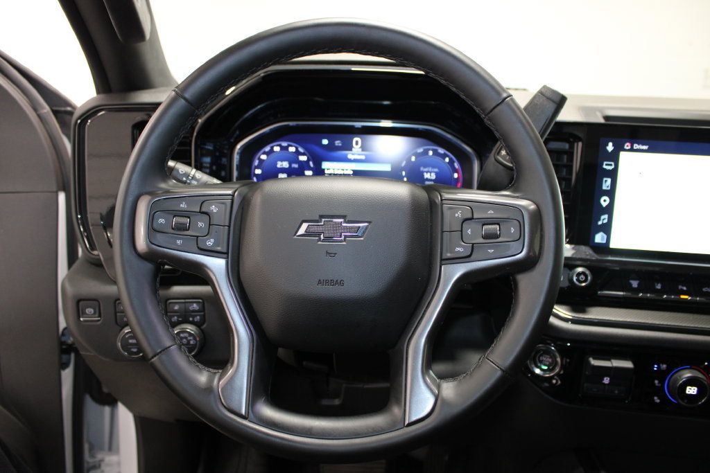 Used 2025 Chevrolet Silverado 2500 ZR2 w/ Technology Package AWD/4WD image 38