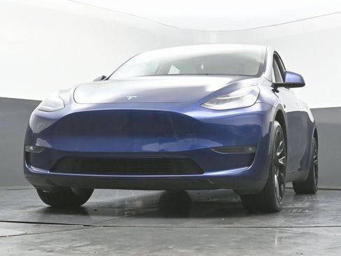 Used 2021 Tesla Model Y Long Range image 45