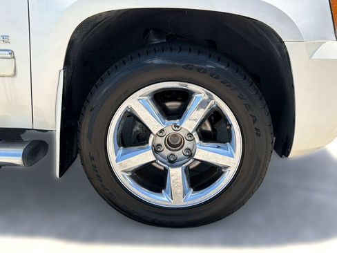 Used 2012 Chevrolet Avalanche LTZ RWD image 11