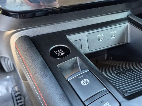 Certified 2025 Nissan Kicks SR FWD image 28