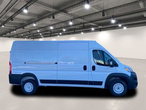Used 2025 RAM ProMaster 2500 w/ Storage Group image 8