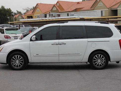 Used 2012 Kia Sedona EX w/ Luxury Pkg image 4