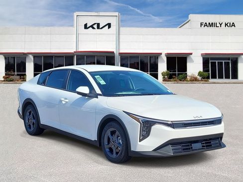 New 2026 Kia K4 FWD image 1