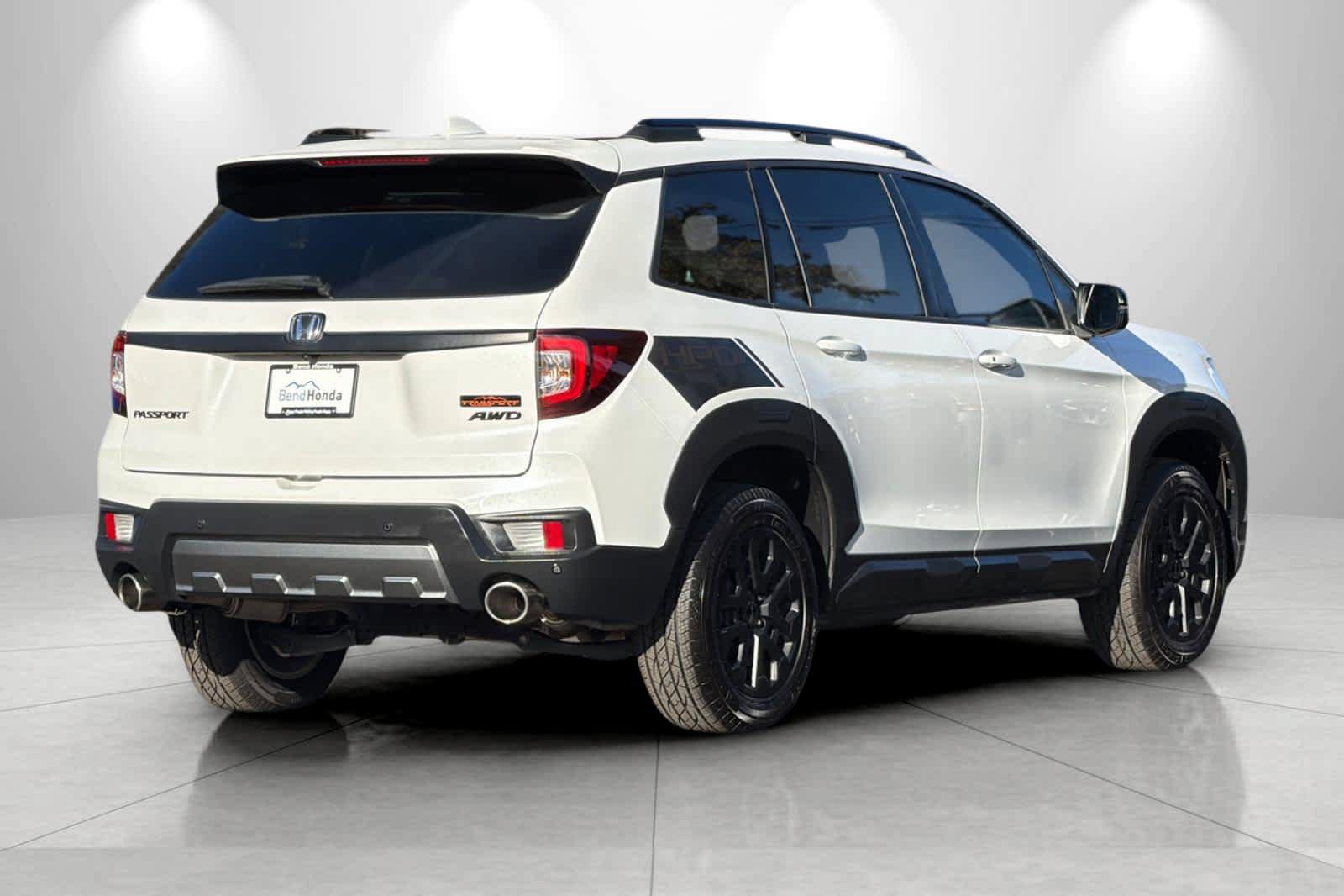 Used 2023 Honda Passport TrailSport image 2