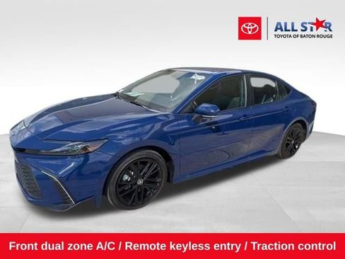 Used 2025 Toyota Camry SE w/ Convenience Package image 1