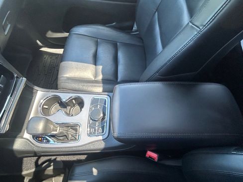 Used 2021 Jeep Grand Cherokee Limited image 45