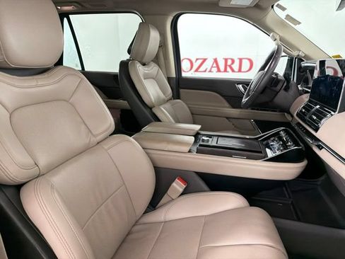 Certified 2023 Lincoln Navigator 4WD image 16